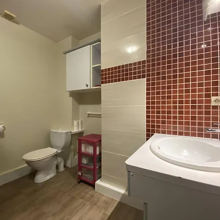 Apartament : T2 En Bord De Avec Parking - Fr-1-738-40 *