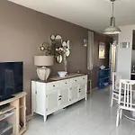 : T2 En Bord De Avec Parking - Fr-1-738-40 Apartment *