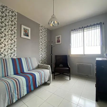 : T2 En Bord De Avec Parking - Fr-1-738-40 *