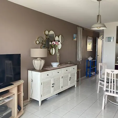 : T2 En Bord De Avec Parking - Fr-1-738-40 Apartment *