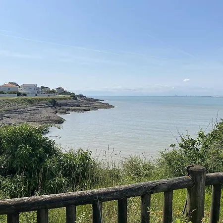 Apartamento : T2 En Bord De Avec Parking - Fr-1-738-40 *