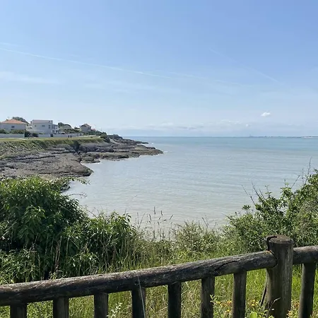 Apartment : T2 En Bord De Avec Parking - Fr-1-738-40 *